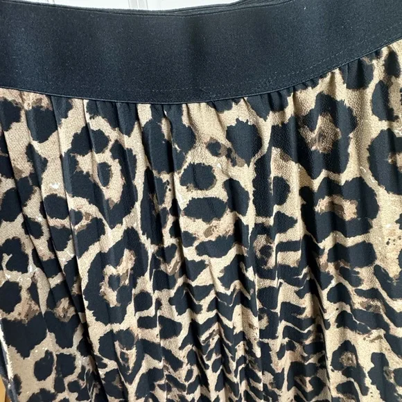 Leopard Print Pleated Midi Skirt - Picture 4 of 5
